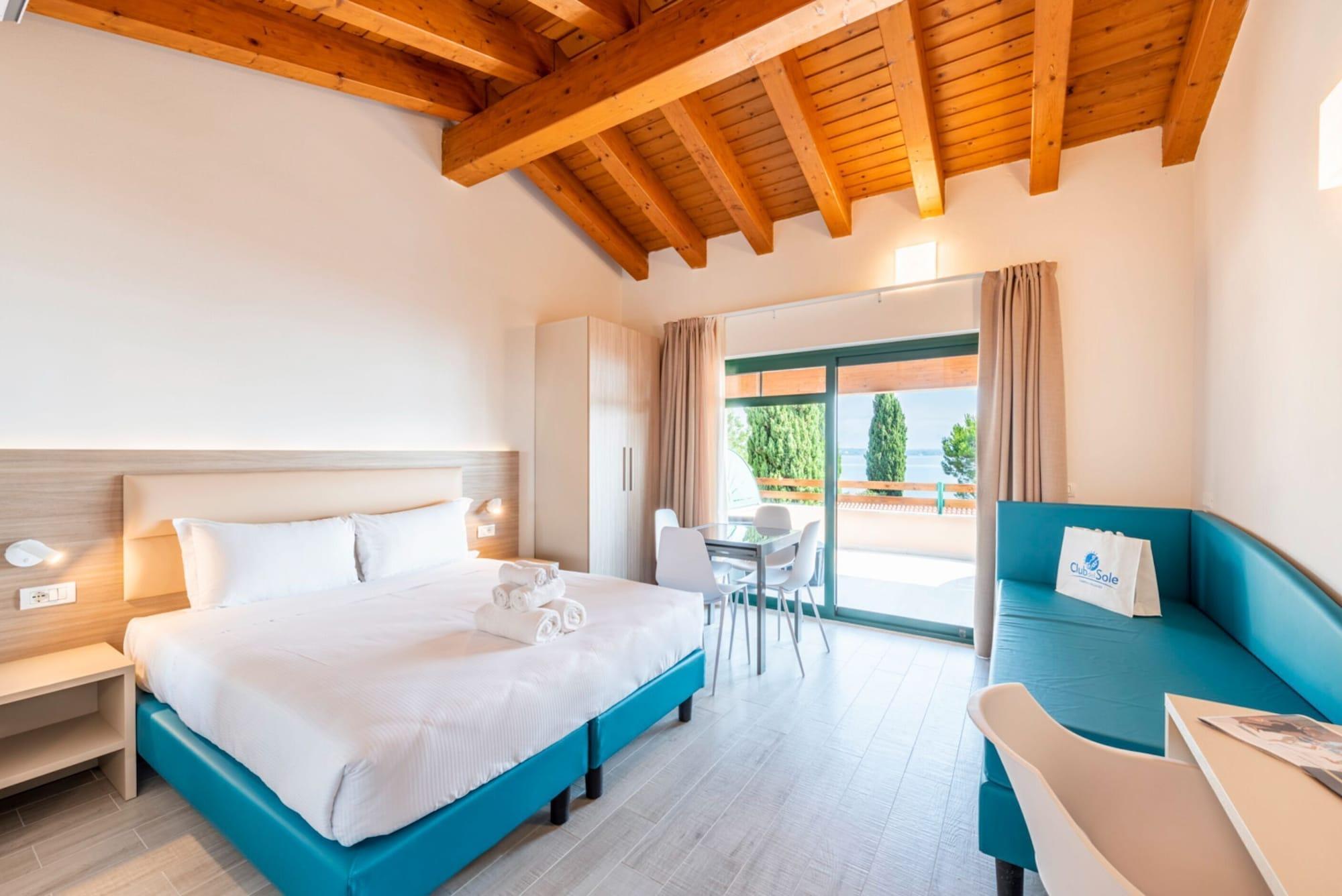 Desenzano Village 4*