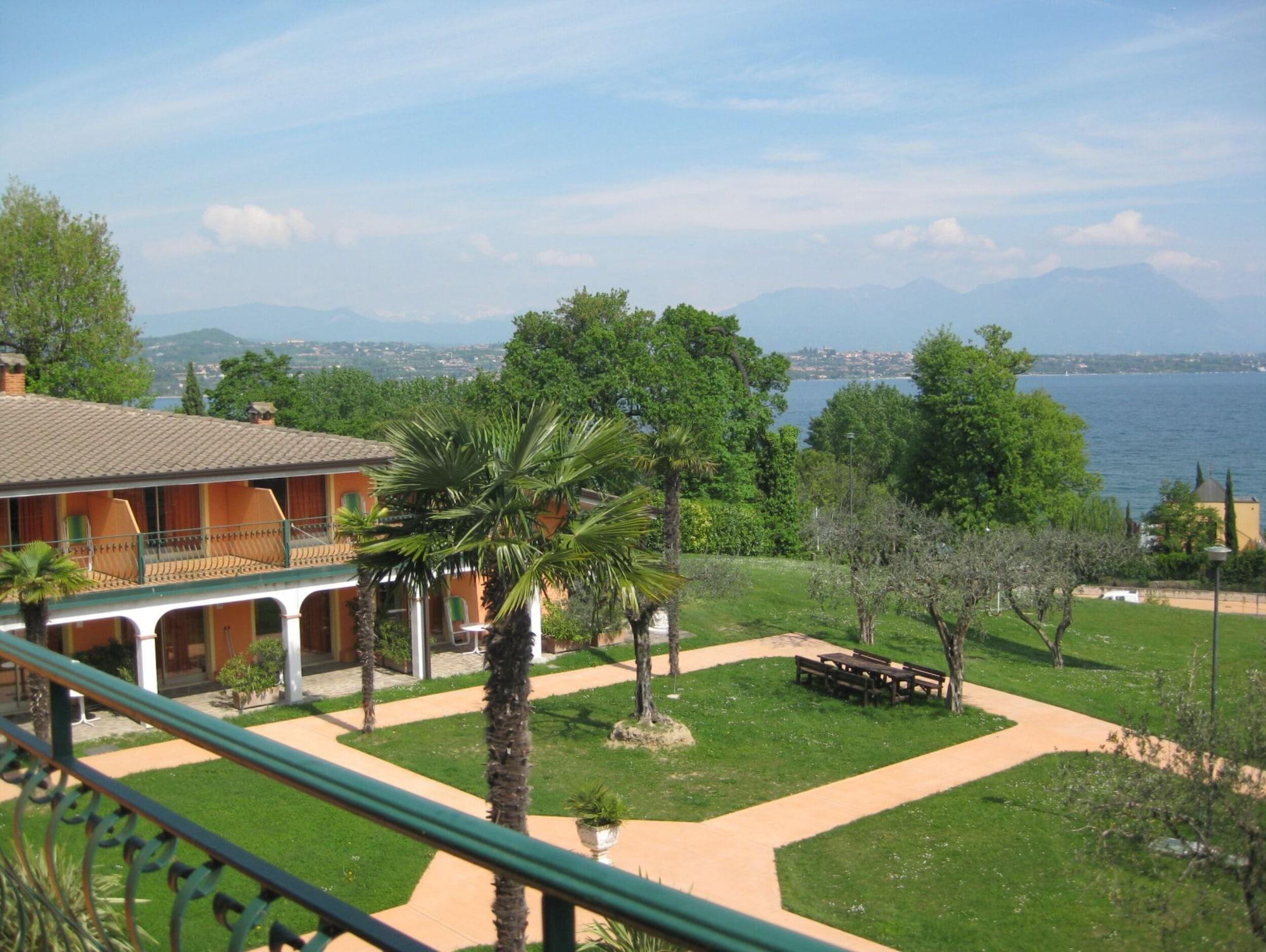 Aparthotel Desenzano Village