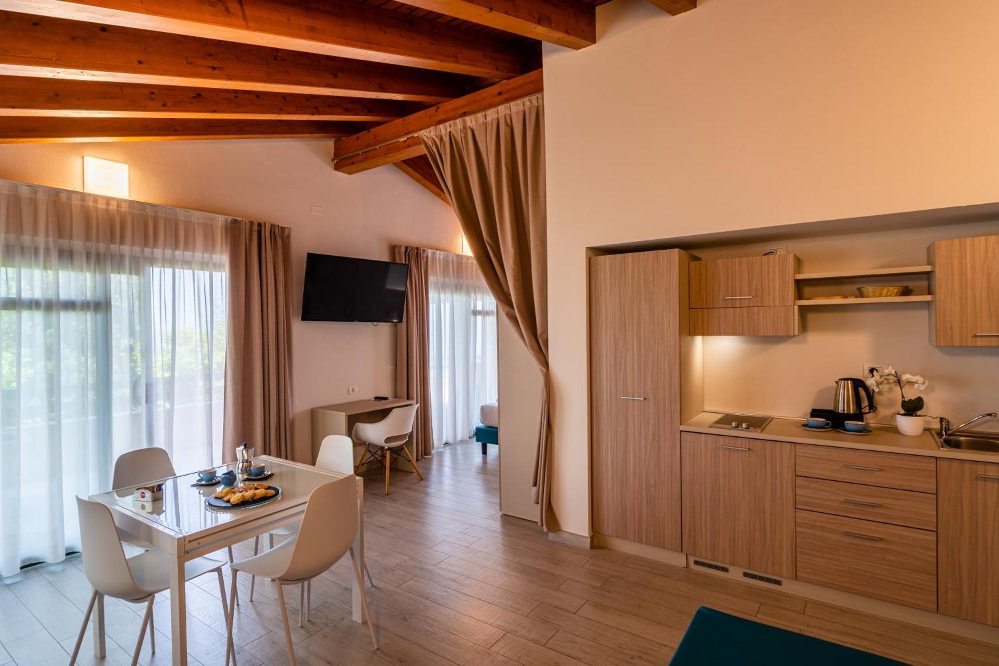 Desenzano Village 4*